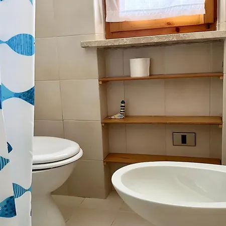 M405 - Marcelli, Comodo Trilocale Con Giardino Daire