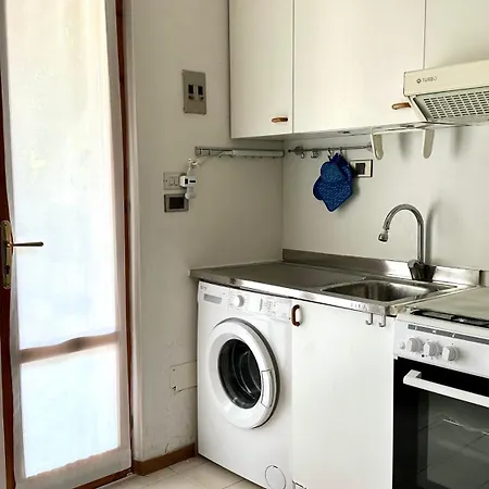 M405 - Marcelli, Comodo Trilocale Con Giardino