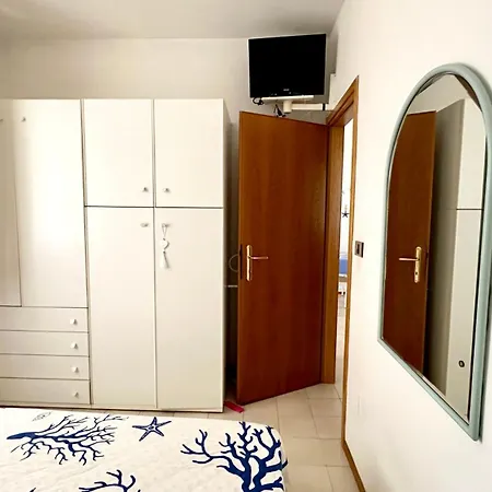 M405 - Marcelli, Comodo Trilocale Con Giardino * Marcelli