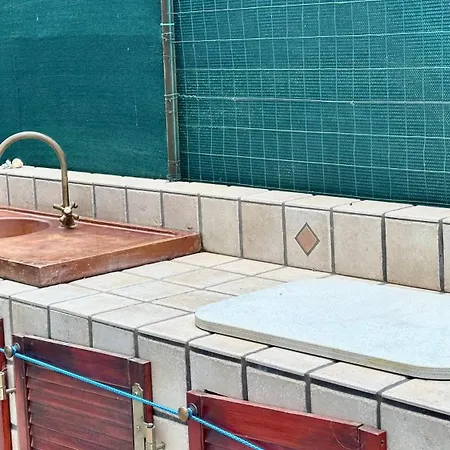 M405 - Marcelli, Comodo Trilocale Con Giardino *