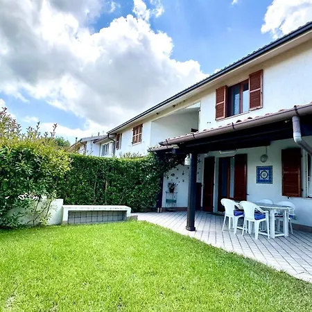 M405 - Marcelli, Comodo Trilocale Con Giardino Apartament *
